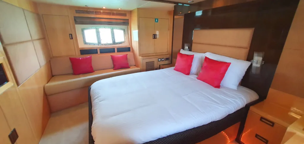 yacht rental Dubai - X3 - 9